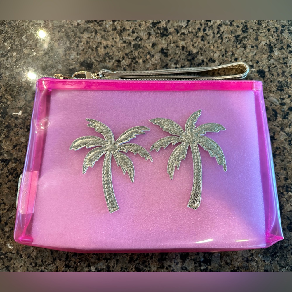 Pink Lilly Pulitzer plastic clutch with gold detail. Great clutch for the beach!